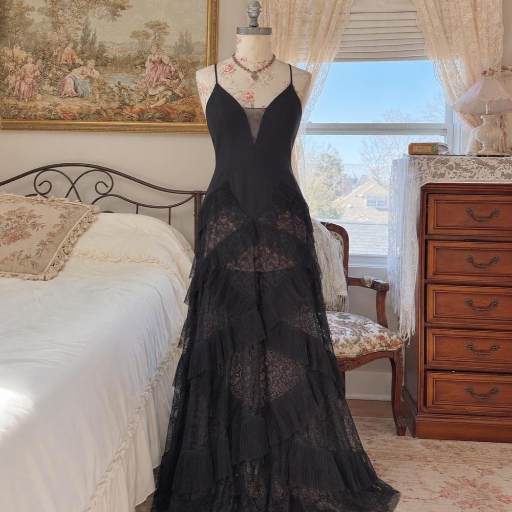 Black Lace Ruffle Gown Y2K BCBG black maxi dress size 0